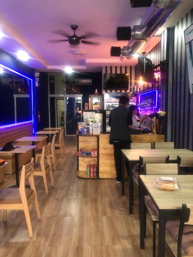 Bonkers Guesthouse Паттая Екстер'єр фото
