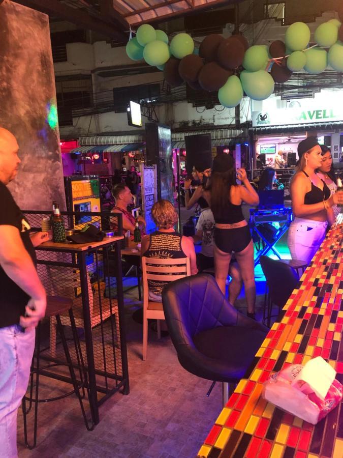 Bonkers Guesthouse Паттая Екстер'єр фото